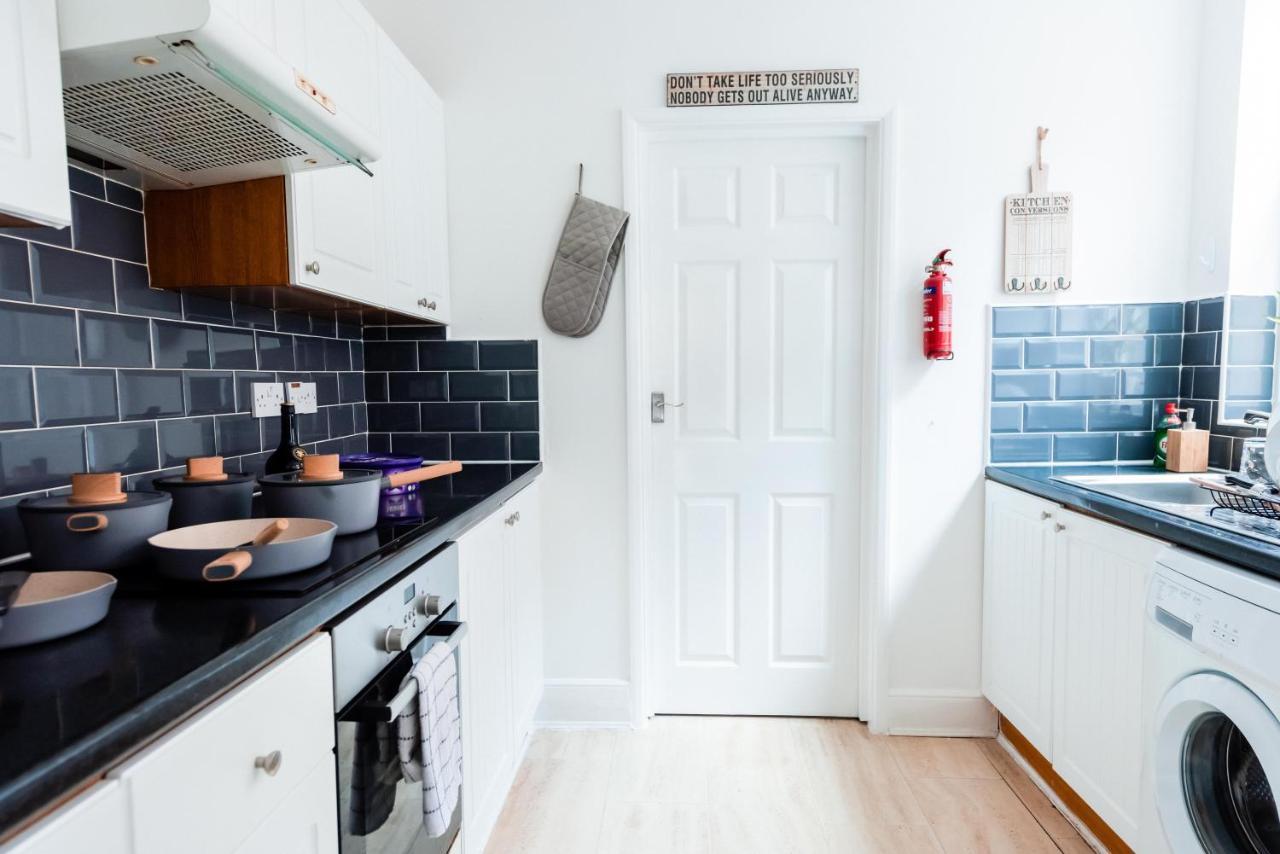 The Private Villa, Northampton Centre, 9 Beds, 5 Bedrooms, Sleeps 12 Экстерьер фото
