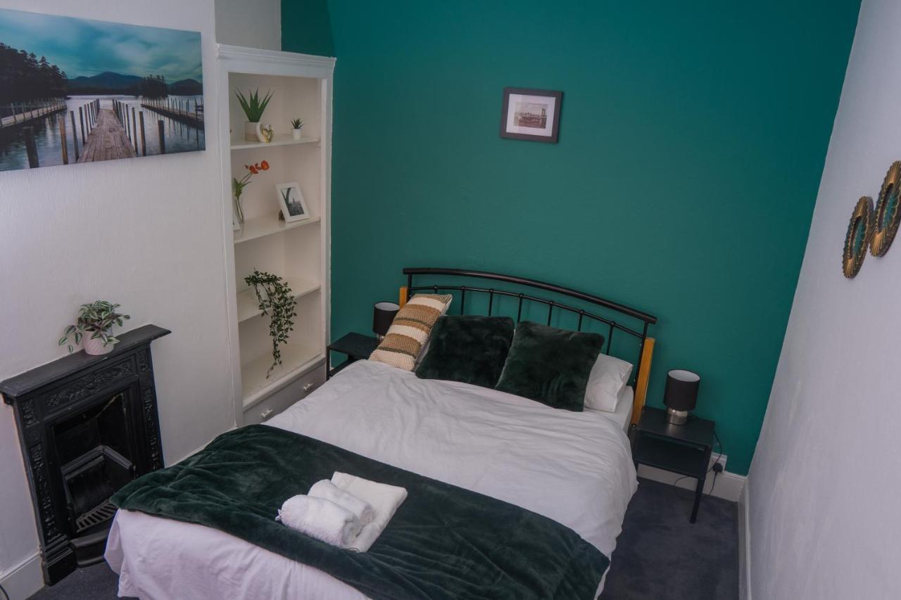 The Private Villa, Northampton Centre, 9 Beds, 5 Bedrooms, Sleeps 12 Экстерьер фото