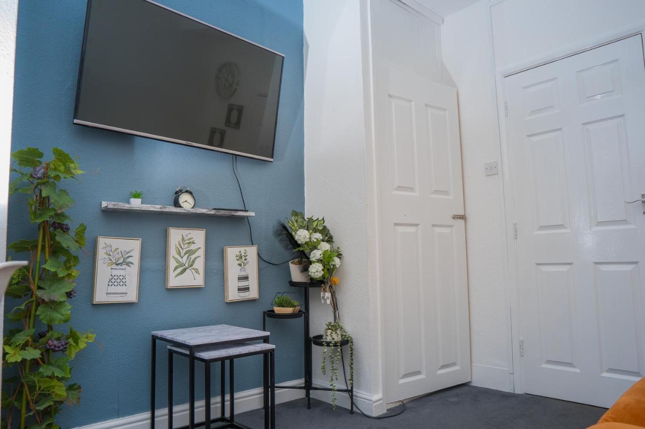 The Private Villa, Northampton Centre, 9 Beds, 5 Bedrooms, Sleeps 12 Экстерьер фото