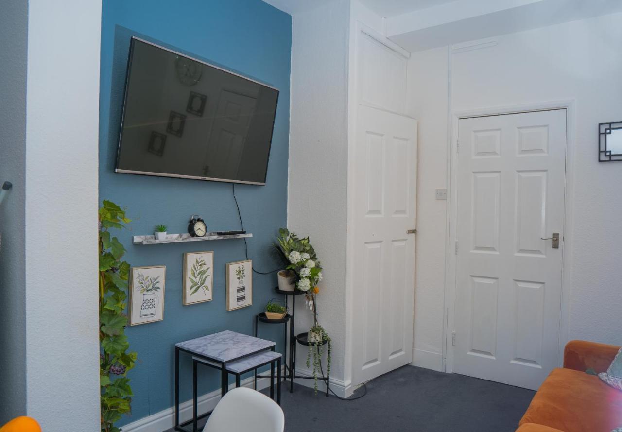 The Private Villa, Northampton Centre, 9 Beds, 5 Bedrooms, Sleeps 12 Экстерьер фото
